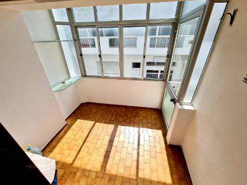 Moradia dividida em 3 Apartamentos perto da praia em Quarteira