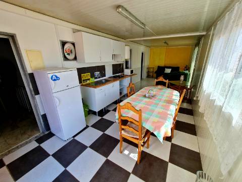 Moradia dividida em 3 Apartamentos perto da praia em Quarteira