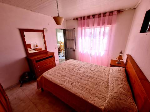 Moradia dividida em 3 Apartamentos perto da praia em Quarteira