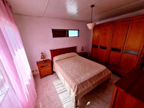 Moradia dividida em 3 Apartamentos perto da praia em Quarteira