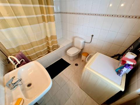 Moradia dividida em 3 Apartamentos perto da praia em Quarteira