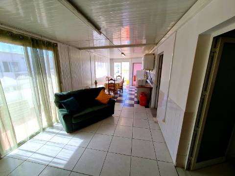 Moradia dividida em 3 Apartamentos perto da praia em Quarteira