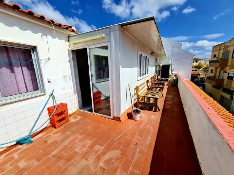 Moradia dividida em 3 Apartamentos perto da praia em Quarteira