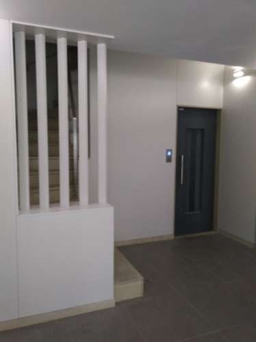 Apartamento T4 totalmente renovado, com box para 1 carro.