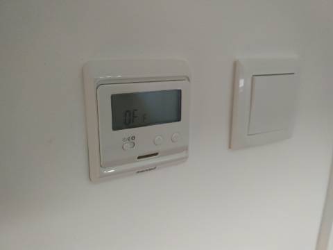 Apartamento T4 totalmente renovado, com box para 1 carro.