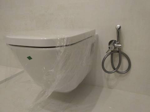 Apartamento T4 totalmente renovado, com box para 1 carro.