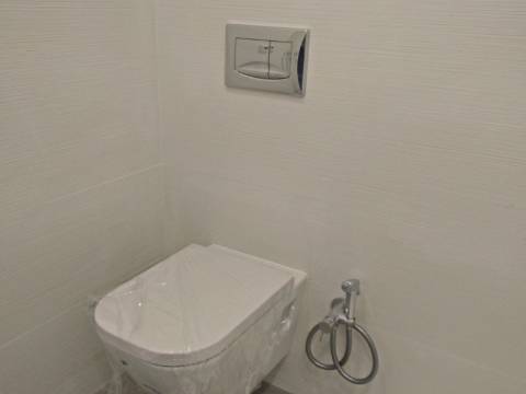 Apartamento T4 totalmente renovado, com box para 1 carro.