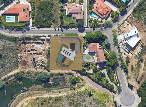 TERRENO NA 1ªFASE NO BELAS CLUBE CAMPO SOBRE O LAGO E VISTA PARA O GOLF E CLUB-HOUSE.