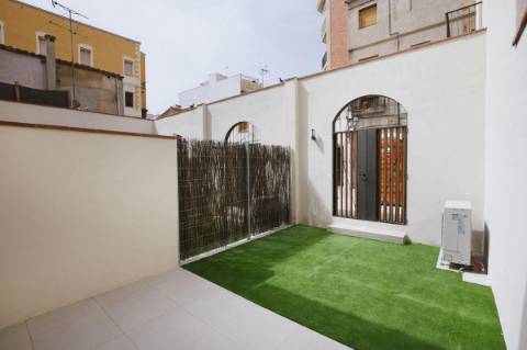 Moradia em banda T3 , perto da praia.