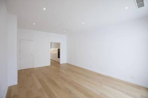 Moradia em banda T3 , perto da praia.