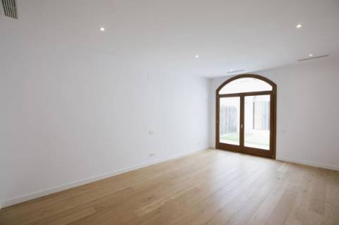 Moradia em banda T3 , perto da praia.