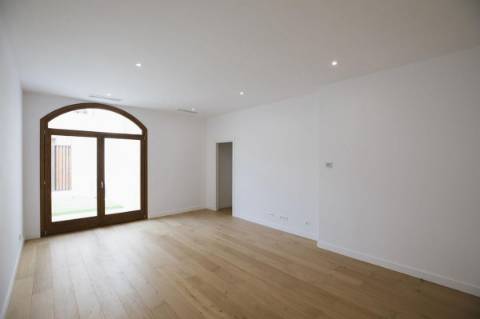 Moradia em banda T3 , perto da praia.