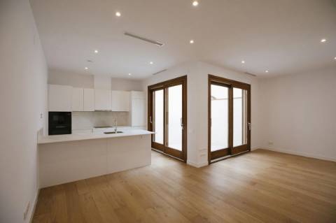 Moradia geminada T3 , perto da praia.