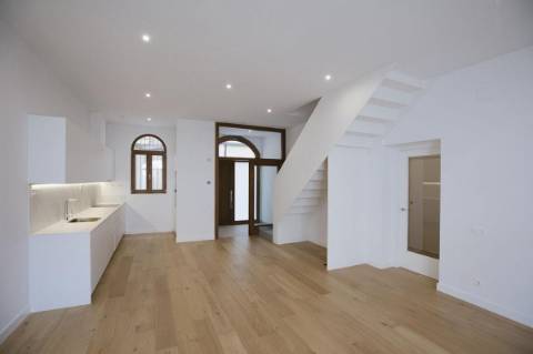 Moradia em banda T4 , perto da praia.