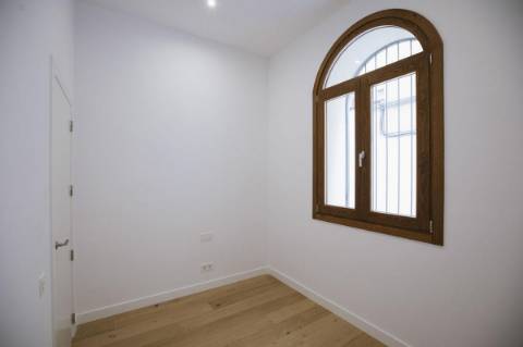 Moradia em banda T4 , perto da praia.