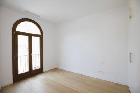 Moradia em banda T4 , perto da praia.