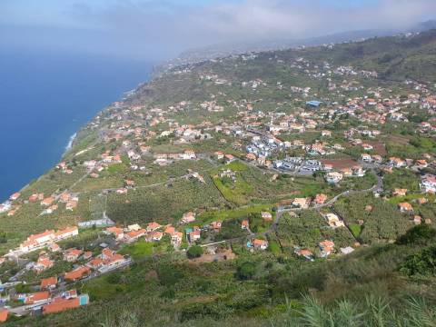 Moradia Geminada T3 com Piscina no Arco da Calheta - Madeira