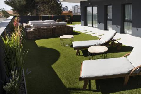 Apartamento T2 com terraço, perto da praia.