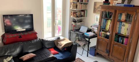 Belo apartamento com vista para o mar e vista para a rocha