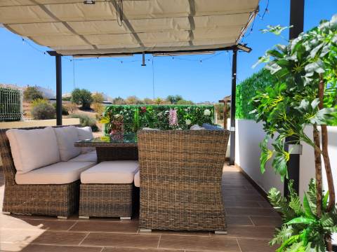 Moradia V2+1 em condomínio com Piscina em zona calma de Albufeira