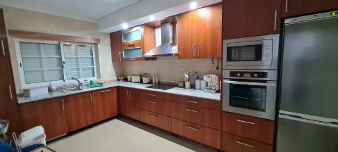 Moradia V2+1 em condomínio com Piscina em zona calma de Albufeira