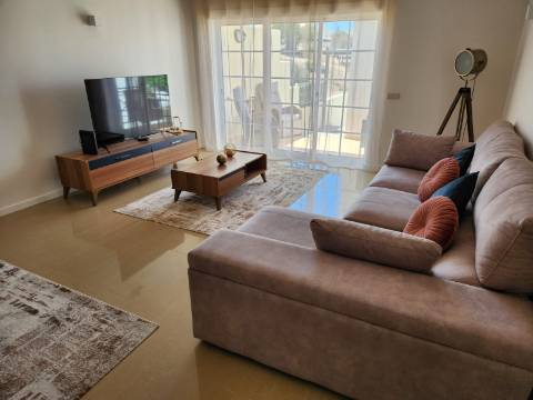 Moradia V2+1 em condomínio com Piscina em zona calma de Albufeira