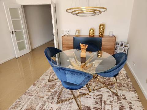 Moradia V2+1 em condomínio com Piscina em zona calma de Albufeira