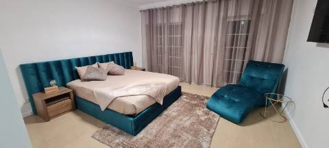 Moradia V2+1 em condomínio com Piscina em zona calma de Albufeira