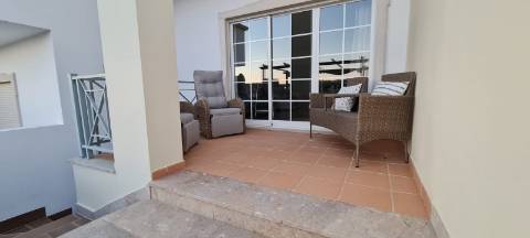 Moradia V2+1 em condomínio com Piscina em zona calma de Albufeira