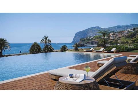 Apartamento T3 na Rua da Praia Formosa, São Martinho