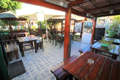 Moradia/Restaurante na Charneca da Caparica