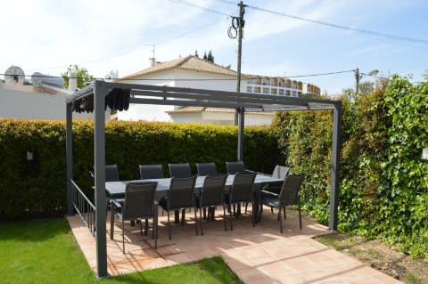 Moradia Isolada T4 totalmente remodelada e equipada com piscina aquecida, jardim zona calma de Vilamoura