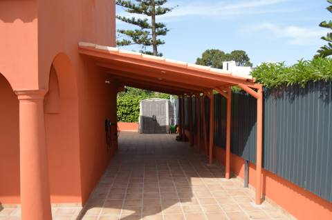 Moradia Isolada T4 totalmente remodelada e equipada com piscina aquecida, jardim zona calma de Vilamoura