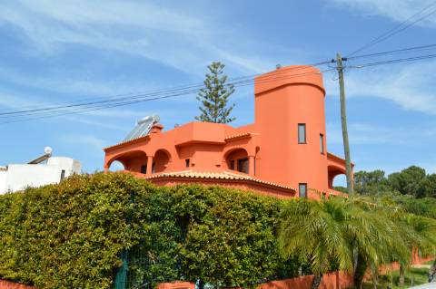 Moradia Isolada T4 totalmente remodelada e equipada com piscina aquecida, jardim zona calma de Vilamoura