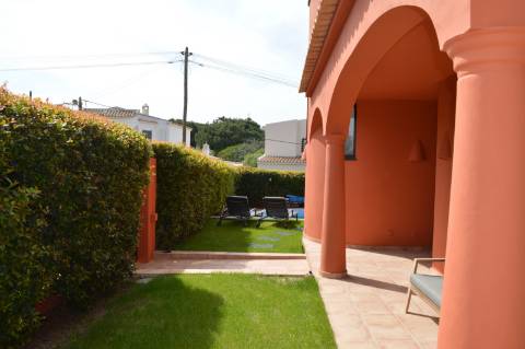 Moradia Isolada T4 totalmente remodelada e equipada com piscina aquecida, jardim zona calma de Vilamoura