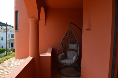 Moradia Isolada T4 totalmente remodelada e equipada com piscina aquecida, jardim zona calma de Vilamoura