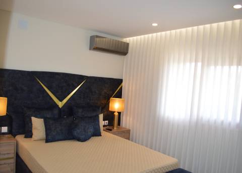 Moradia Isolada T4 totalmente remodelada e equipada com piscina aquecida, jardim zona calma de Vilamoura