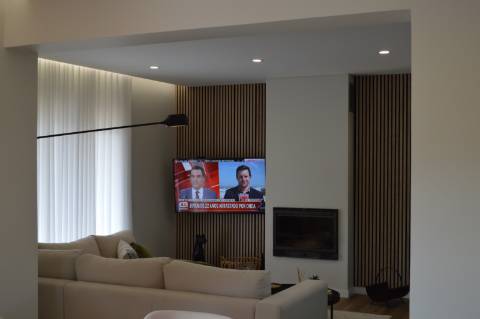 Moradia Isolada T4 totalmente remodelada e equipada com piscina aquecida, jardim zona calma de Vilamoura