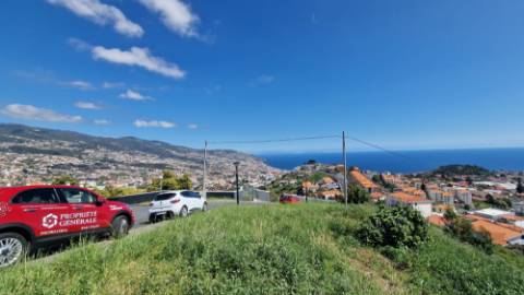 Terreno no Pico das Romeiras em Santo António - Funchal