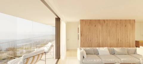 Apartamento T3 com varanda e estacionamento em Zona Nobre na Margem do Rio Douro