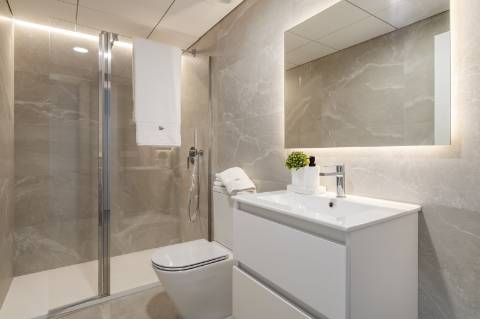 Apartamento T3 com grandioso terraço, junto da praia.