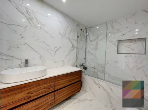 Moradia T4 com Piscina em Corroios