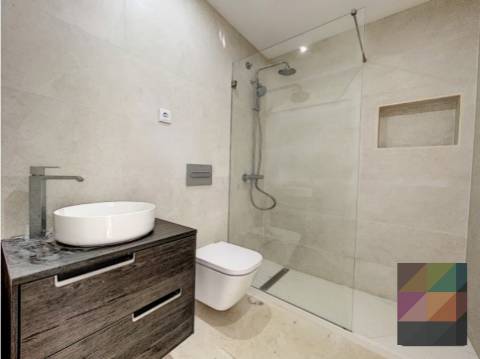 Moradia T4 com Piscina em Corroios