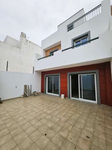 Moradia T4 com quintal e garagem - Olhão, Algarve