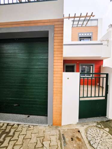 Moradia T4 com quintal e garagem - Olhão, Algarve