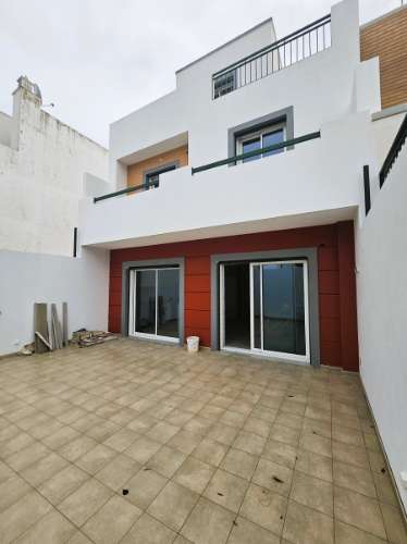 Moradia T4 com quintal e garagem - Olhão, Algarve