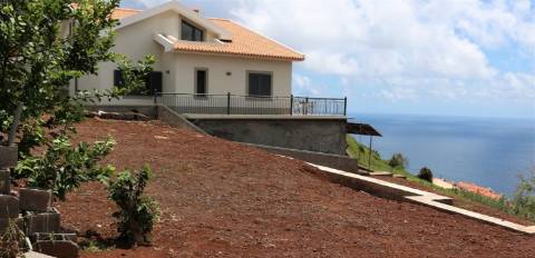 Moradia Isolada T3 com Terreno no Arco da Calheta
