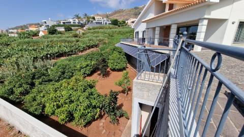 Moradia Isolada T3 com Terreno no Arco da Calheta