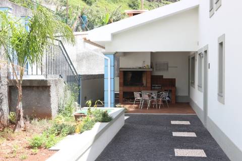 Moradia Isolada T3 com Terreno no Arco da Calheta