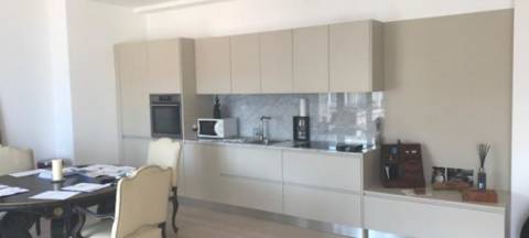 Penthouse de luxo renovada de 2 quartos com um terraço na cobertura em Monte - Carlo